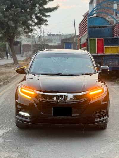 HONDA VEZEL Z WHITE ROOM