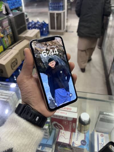 iPhone X factory unlock (64gb)