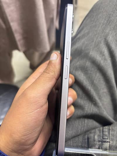 srf daba khola ha 1 din use ma ha same like new ha