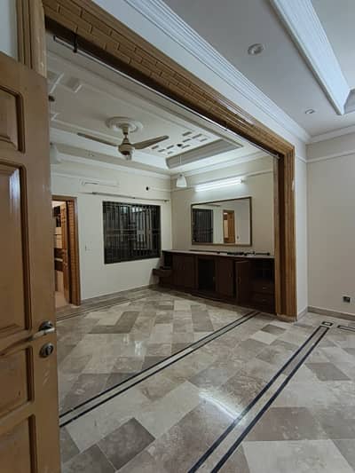 G 13/2 size 40*80 ground portion available for rent.