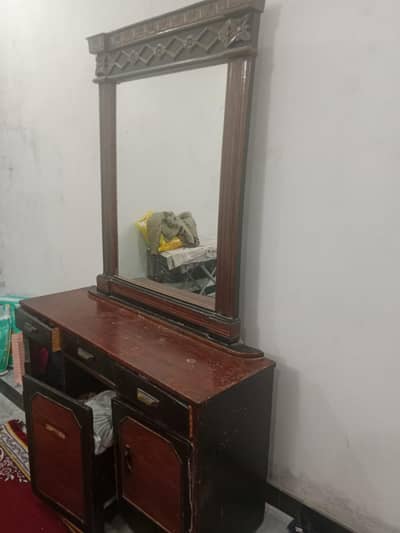 Dressing table with chair