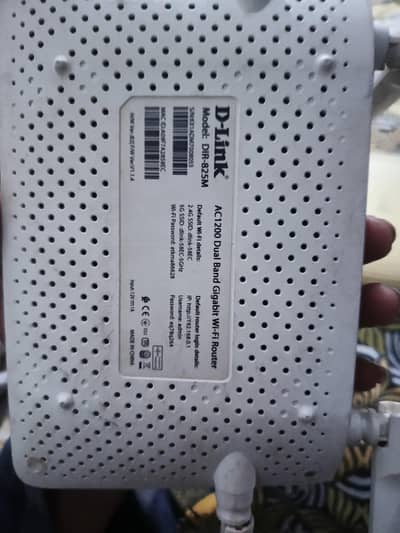 4 antena router slightly used ha with charger