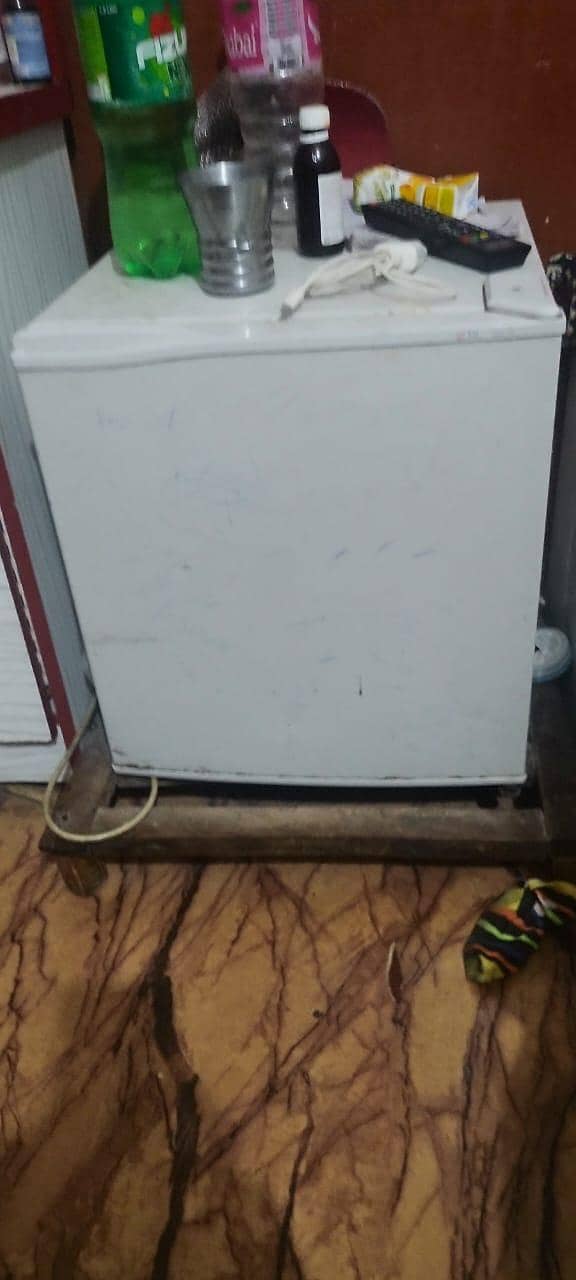 mini fridge 2