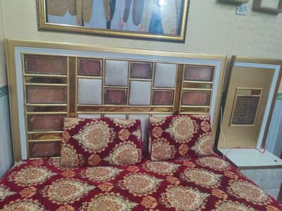 Beautiful king Size Bed just 1 Year Used