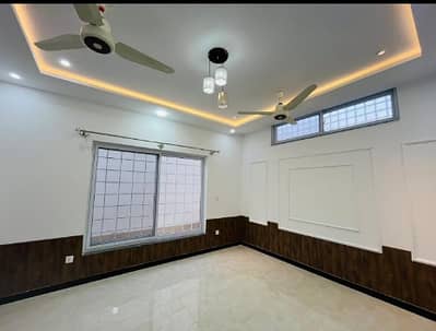 Bahria Enclave 10 Marla full house available for rent on prime location and reasonable price