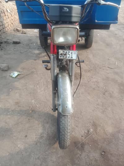 Bike ka koi kam nai hony wala 10/10ok body  New ha 03005672928