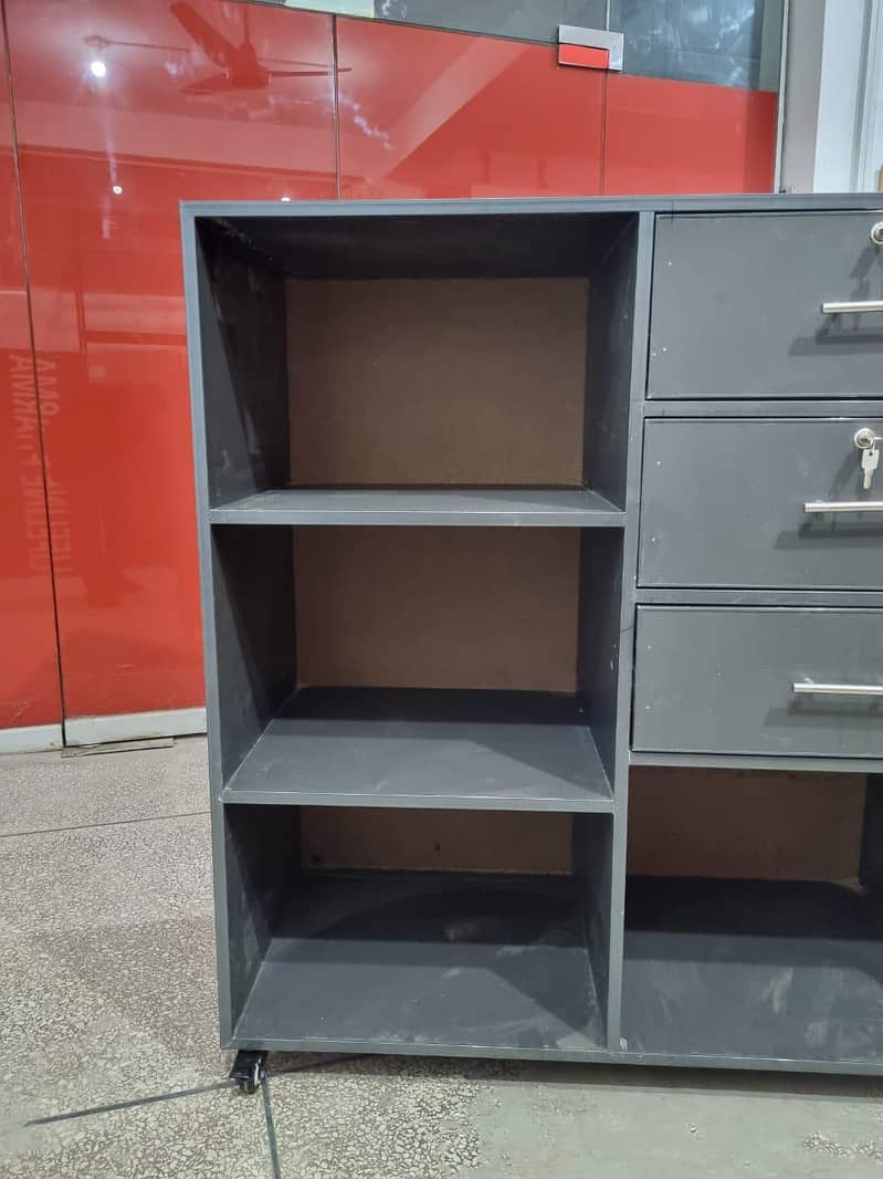 Iffice tables.  Reception table 4