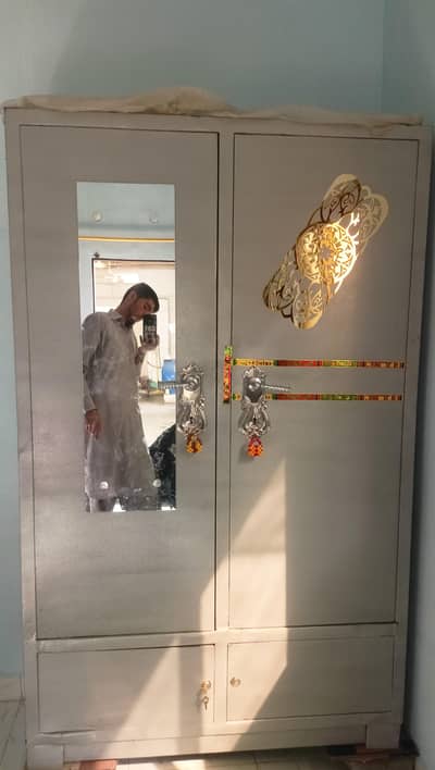 urgent sale Almari In Good condition 10/10