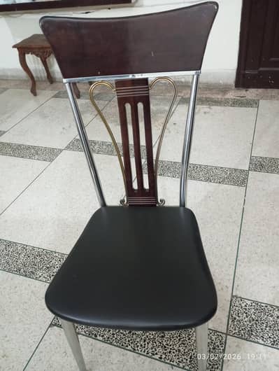 dinning chairs available