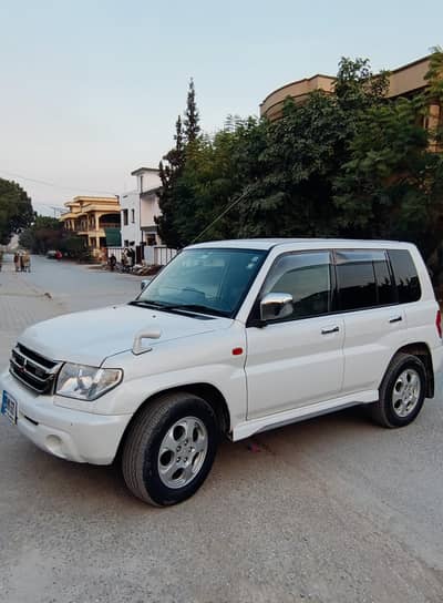 Mitsubishi Pajero io