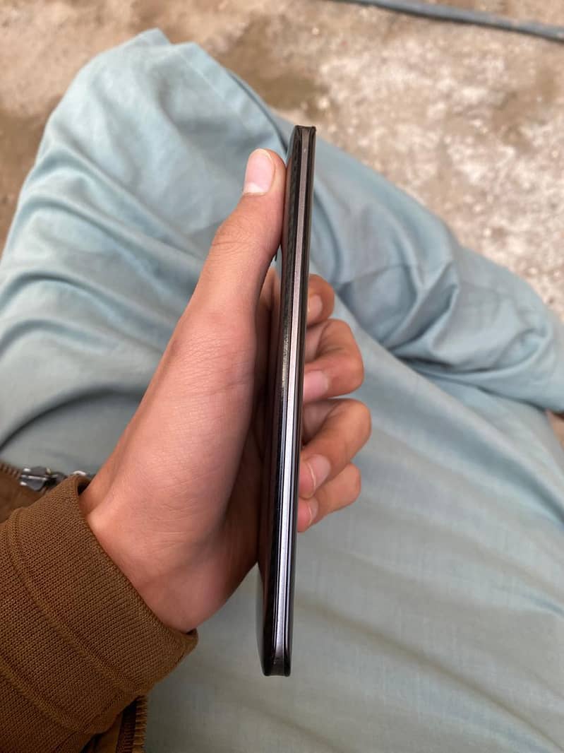 sharp Aqous r zero 3