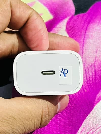 IPHONE ORIGINAL 20Watt Adapter