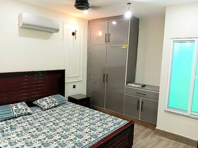 Furnished apartment *unmarried couple not allowed*