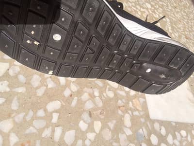 sports/athletic sneakers