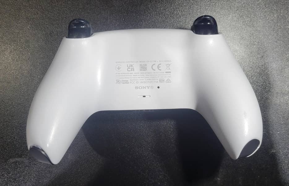 PS5 DualSense Wireless Controller 1
