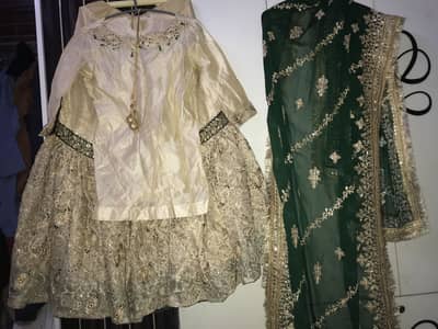 Selling me one time used dress in small size