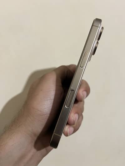 I phone 16 pro JV 128GB Desert titanium 100 health 101 cycles counts