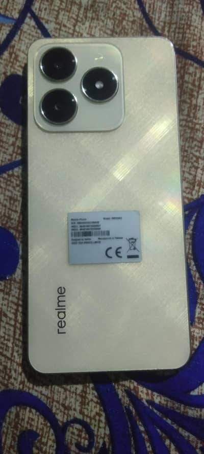 I'm selling realme c61 good condition