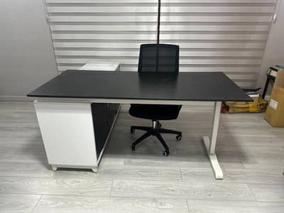 Executive Table | Office Furniture | Elegant office furniture |premium
