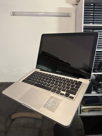 Apple Macbook 2011 Late for Sale