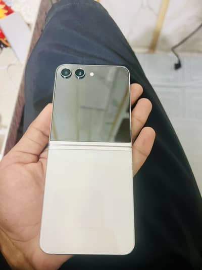 Samsung galaxy ZFlip 5 non pta 8GB ram 512GB rom condition 10/10