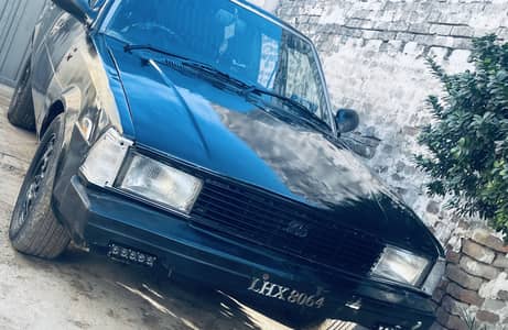 Toyota corolla 1982 original White hai uspa black clour krwaya hua hai