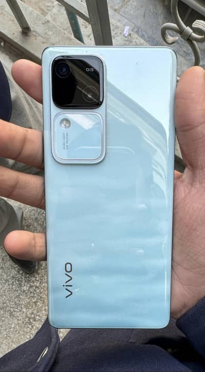 Vivo V30