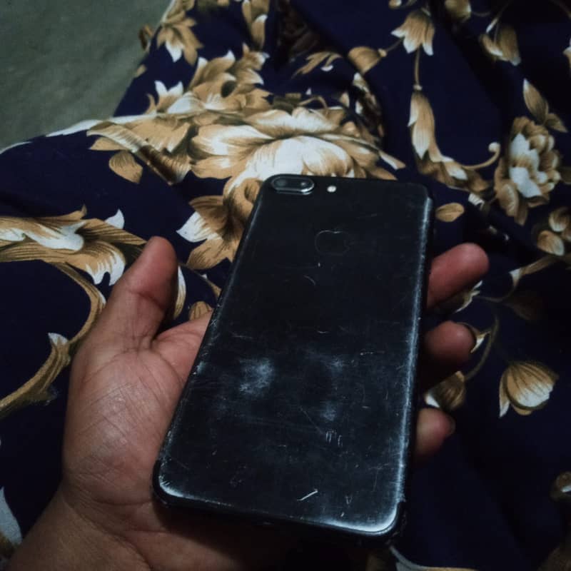 Apple iPhone 7 Plus 6