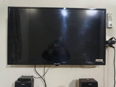 Ecostar Led 32 inch & speakers f&d T400x