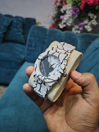 Black and White Aura Watch for Sale ,Fibre Material