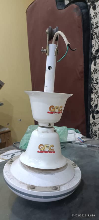 celing fans medium one almost fresh