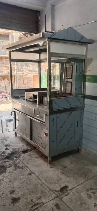 Stall  and  Tables benchs and counter