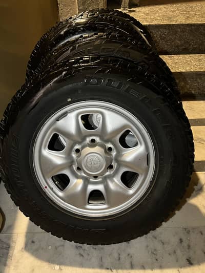 Hilux Vigo original wheels and brand new tires