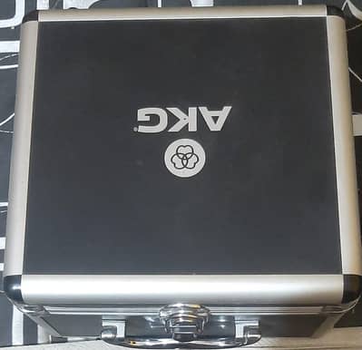 AKG p220 condenser mic Large daipharam excillent condition