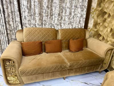 5 and 6 seater sofa with tabel
