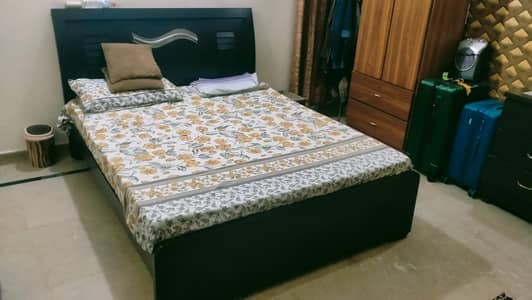 Queen bed with Dressing table and wardrobe