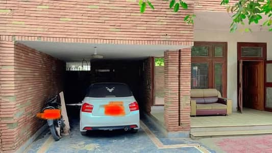 Officers colony no 2 house for sale 10 Marla duble story with solar system