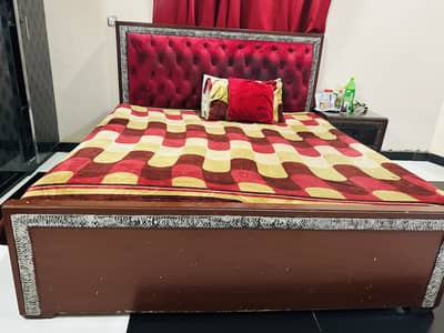 Luxry bed valvet good condition