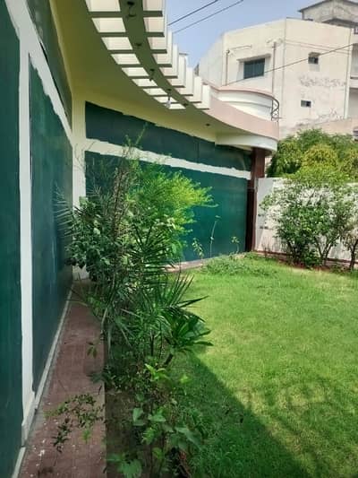 MadinaTown green belt 20 Marla duble story house for rent