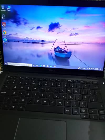 Dell Laptop–touch screen | 8GB RAM DDR4 | 256GB SSD. 10/10 condition.