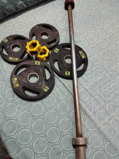 pairs of 2.5kg and 5kg rubber plates and rod with clips