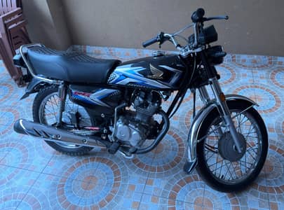 Honda CG 125 1st owner total genion. lush condition