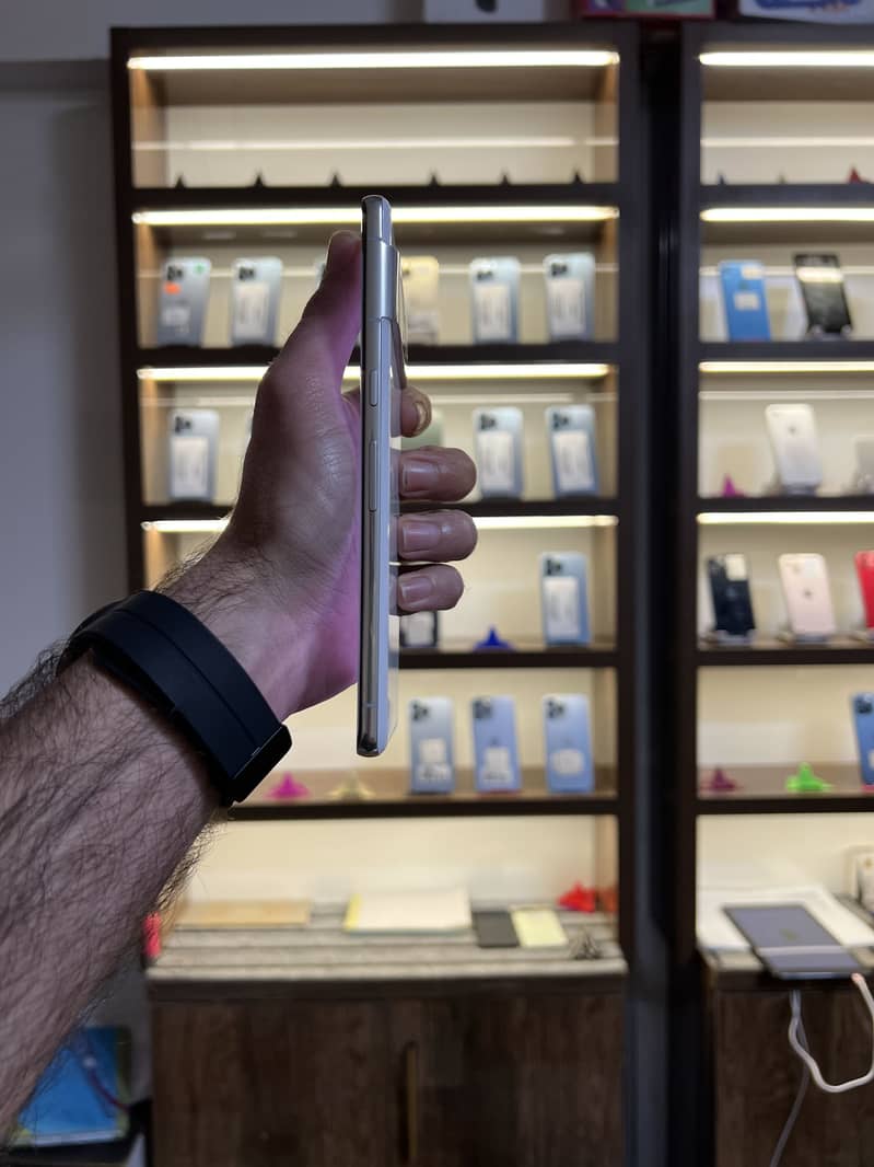 Google pixel 7 pro Dot 4