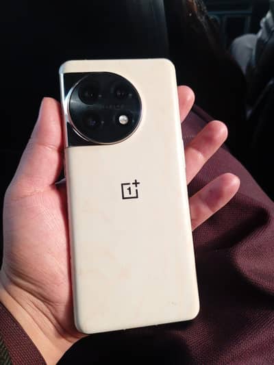 one plus 11 all okay phone ha 512 gp very smooth