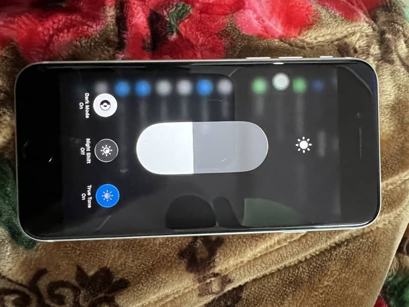 Scratchless Iphone SE 3 1