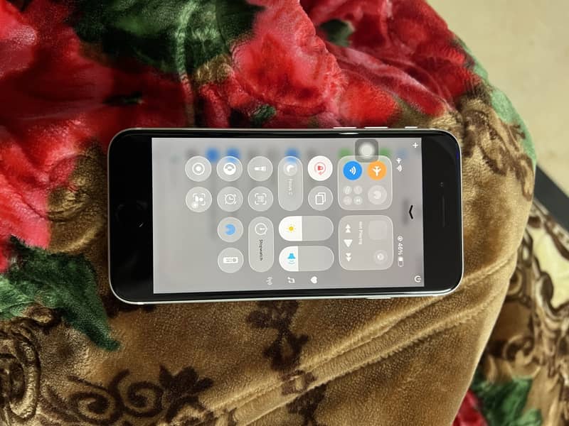 Scratchless Iphone SE 3 8