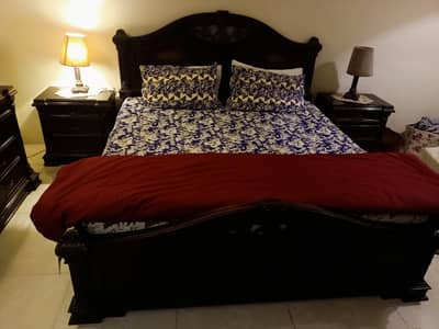 Bedroom Furniture Set for Sale (Excellent Condition)