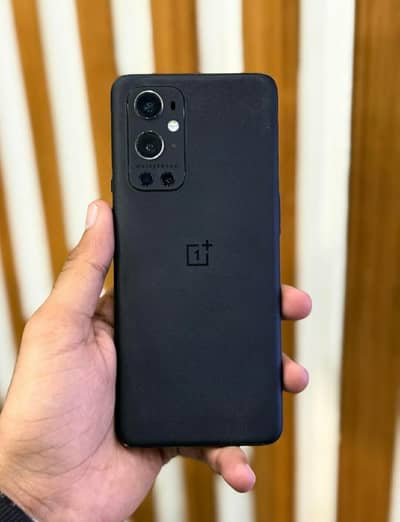 one plus 9 pro 12 GB 256 GB   snapdragon 888 processor