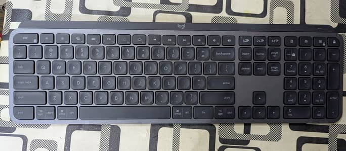 Logitech MX Keys Wireless Illuminated Keyboard bluetooth keyboard