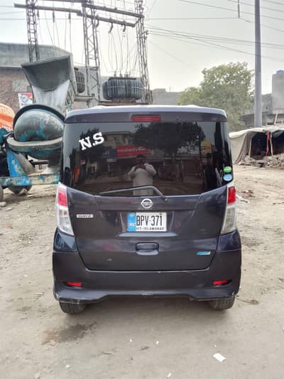 Nissan dayz roox for sale. Contact number 0-3-2-1--8-4-0-1-1-2-0